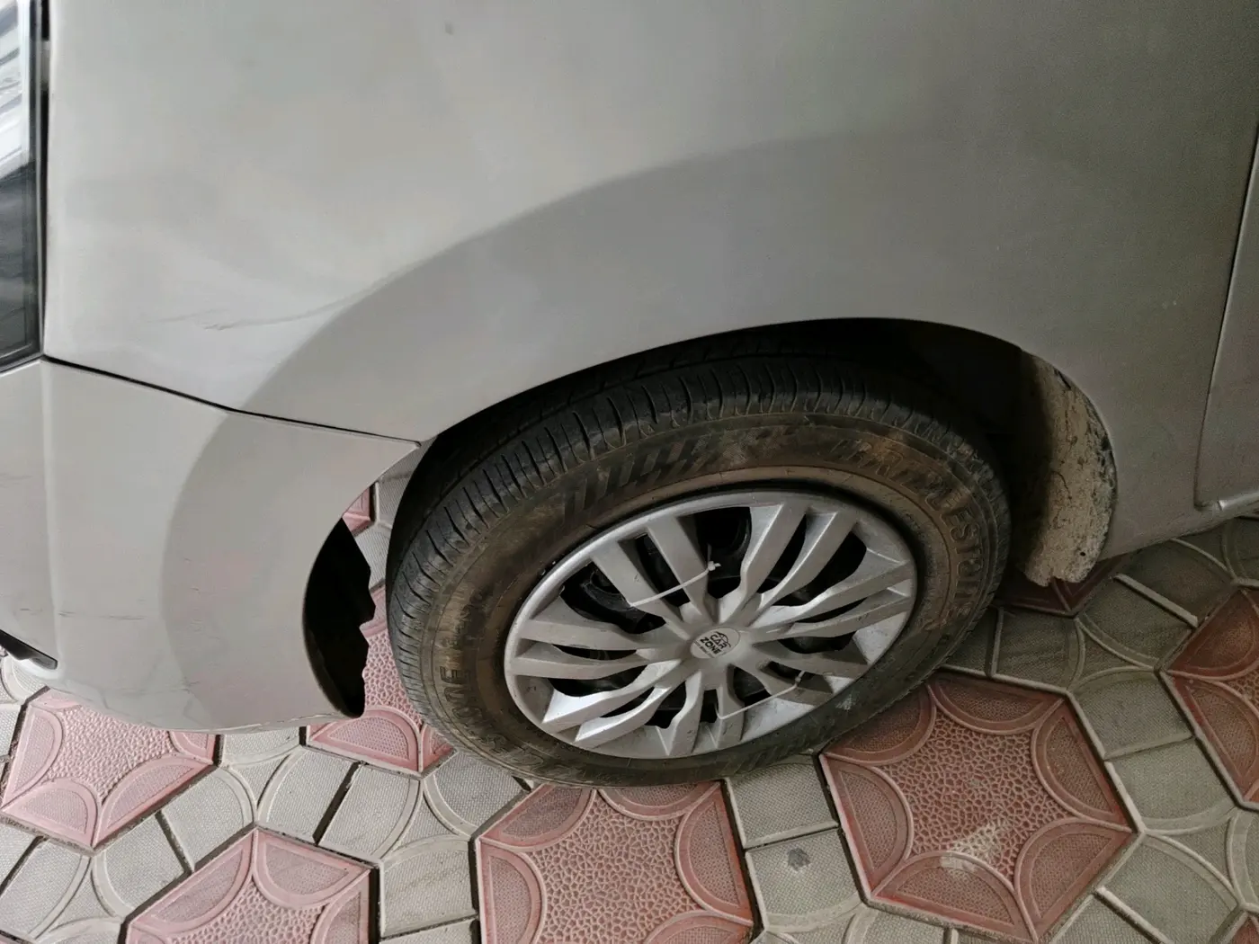 2012 Maruti Wagon R 1.0 LXI CNG, CNG, Manual, 1,07,656 km, tyre