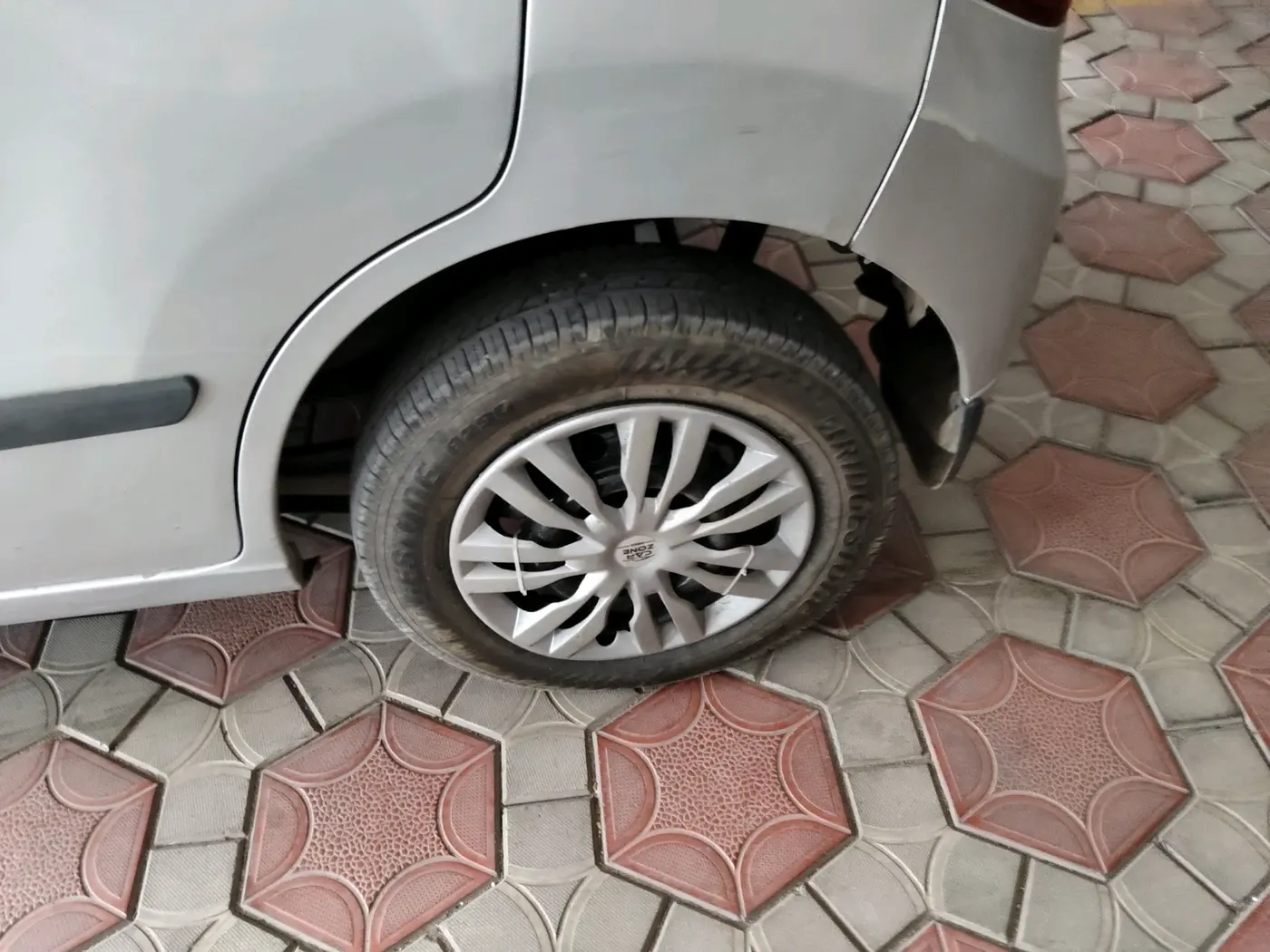 2012 Maruti Wagon R 1.0 LXI CNG, CNG, Manual, 1,07,656 km, tyre