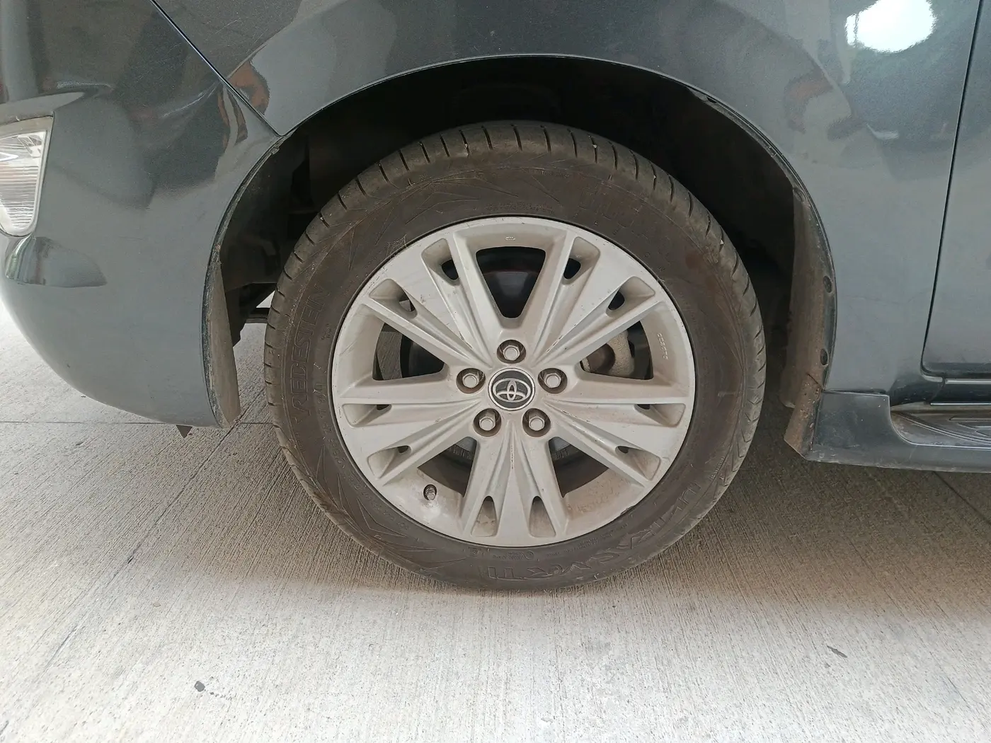 2019 Toyota Innova Crysta 2.4 ZX 7 STR, Diesel, Manual, 95,041 km, tyre