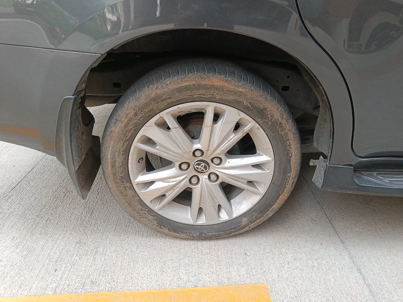 2019 Toyota Innova Crysta 2.4 ZX 7 STR, Diesel, Manual, 95,041 km, tyre