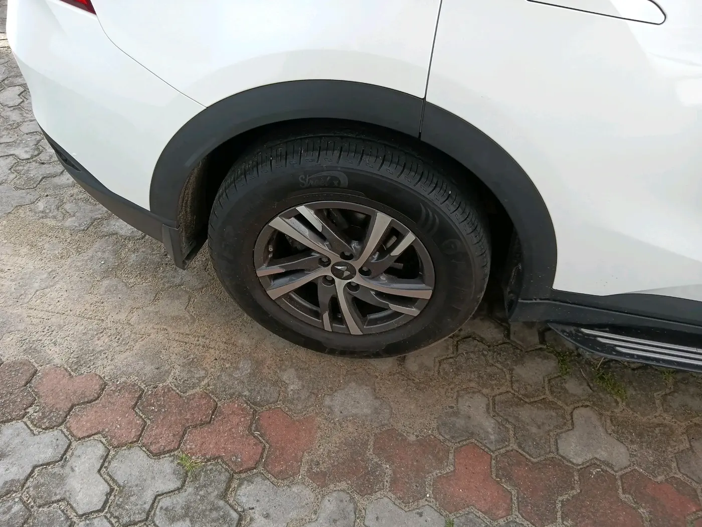 2023 Mahindra XUV700 AX 5 D MT 7 STR, Diesel, Manual, 32,989 km, tyre