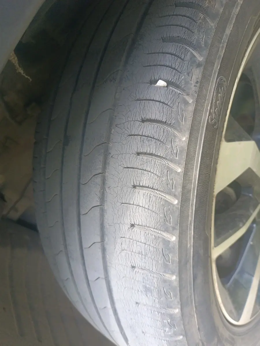 2021 Mahindra XUV300 W8 (O) 1.2 PETROL, Petrol, Manual, 32,943 km, tyre