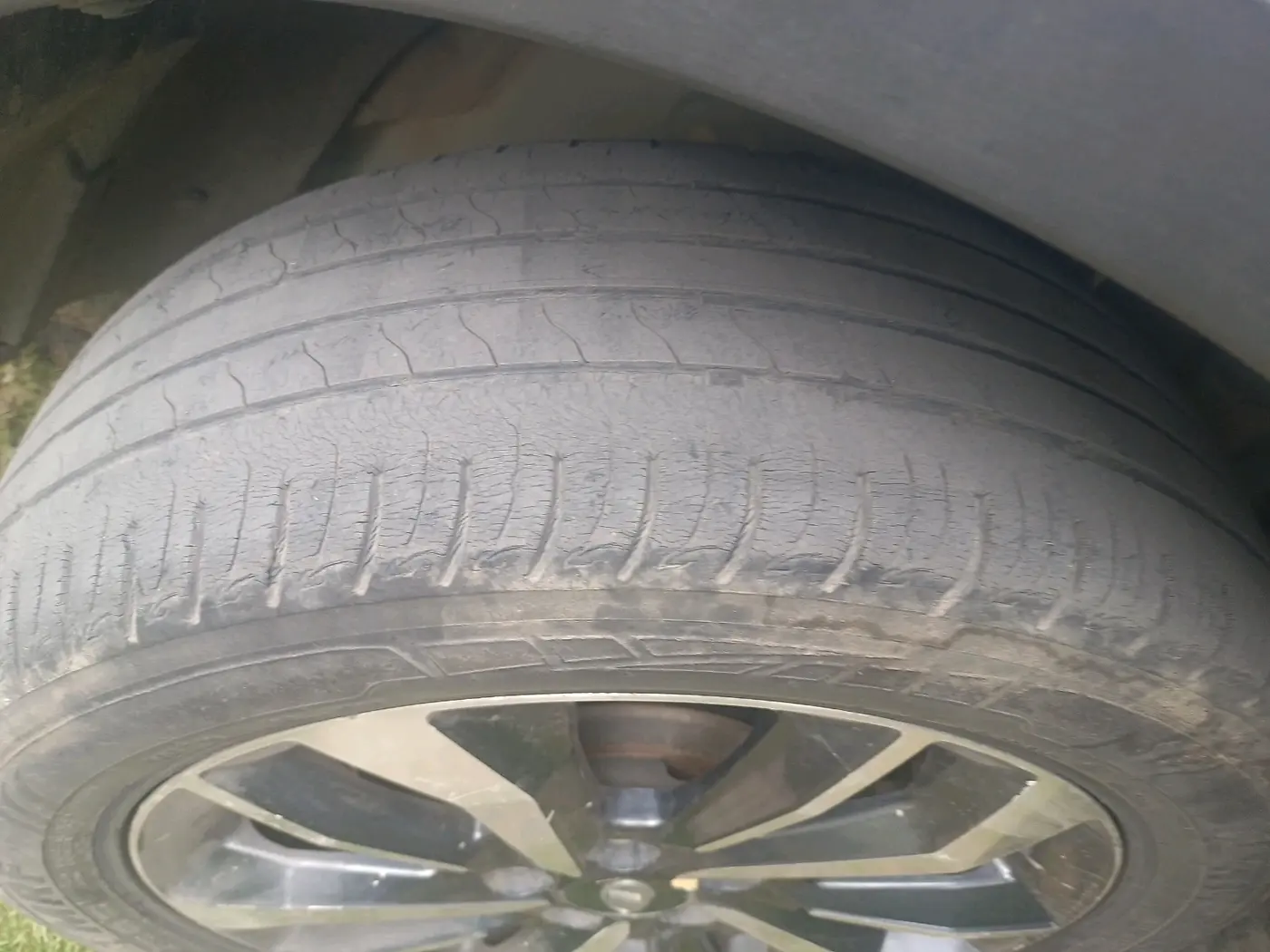 2021 Mahindra XUV300 W8 (O) 1.2 PETROL, Petrol, Manual, 32,943 km, tyre