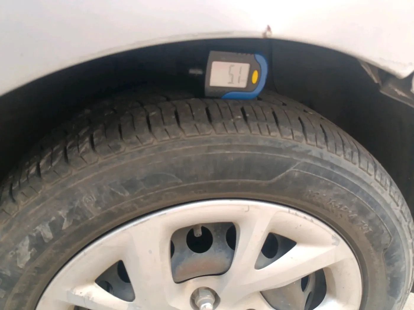 2017 Hyundai Grand i10 MAGNA AT 1.2 KAPPA VTVT, Petrol, Automatic, 65,273 km, tyre