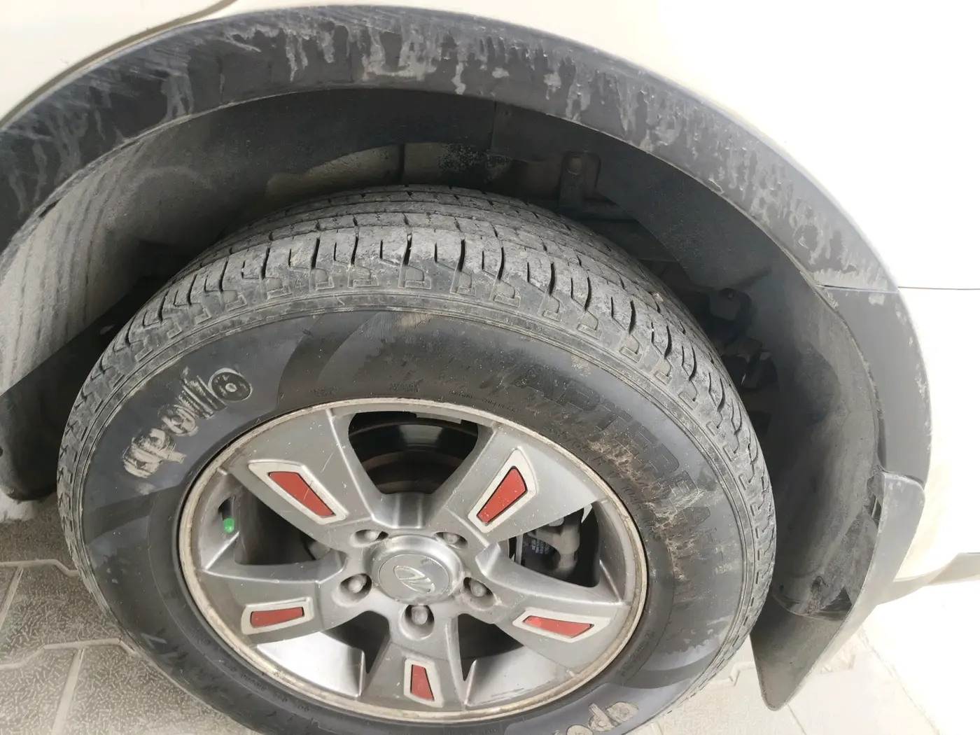 2014 Mahindra XUV500 W8, Diesel, Manual, 1,62,707 km, tyre