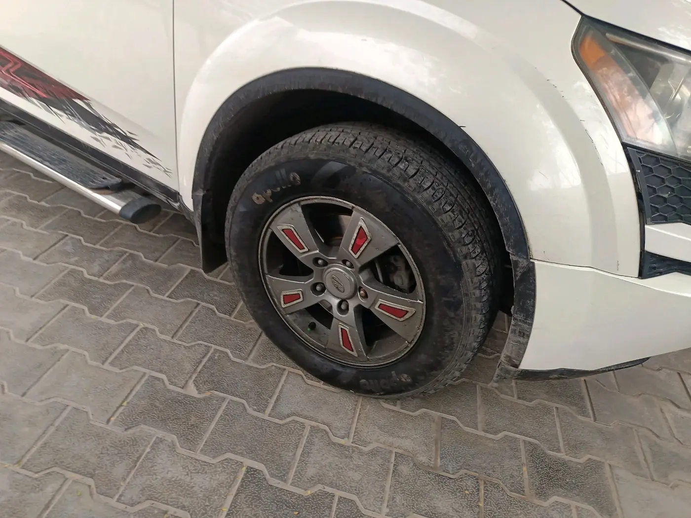 2014 Mahindra XUV500 W8, Diesel, Manual, 1,62,707 km, tyre