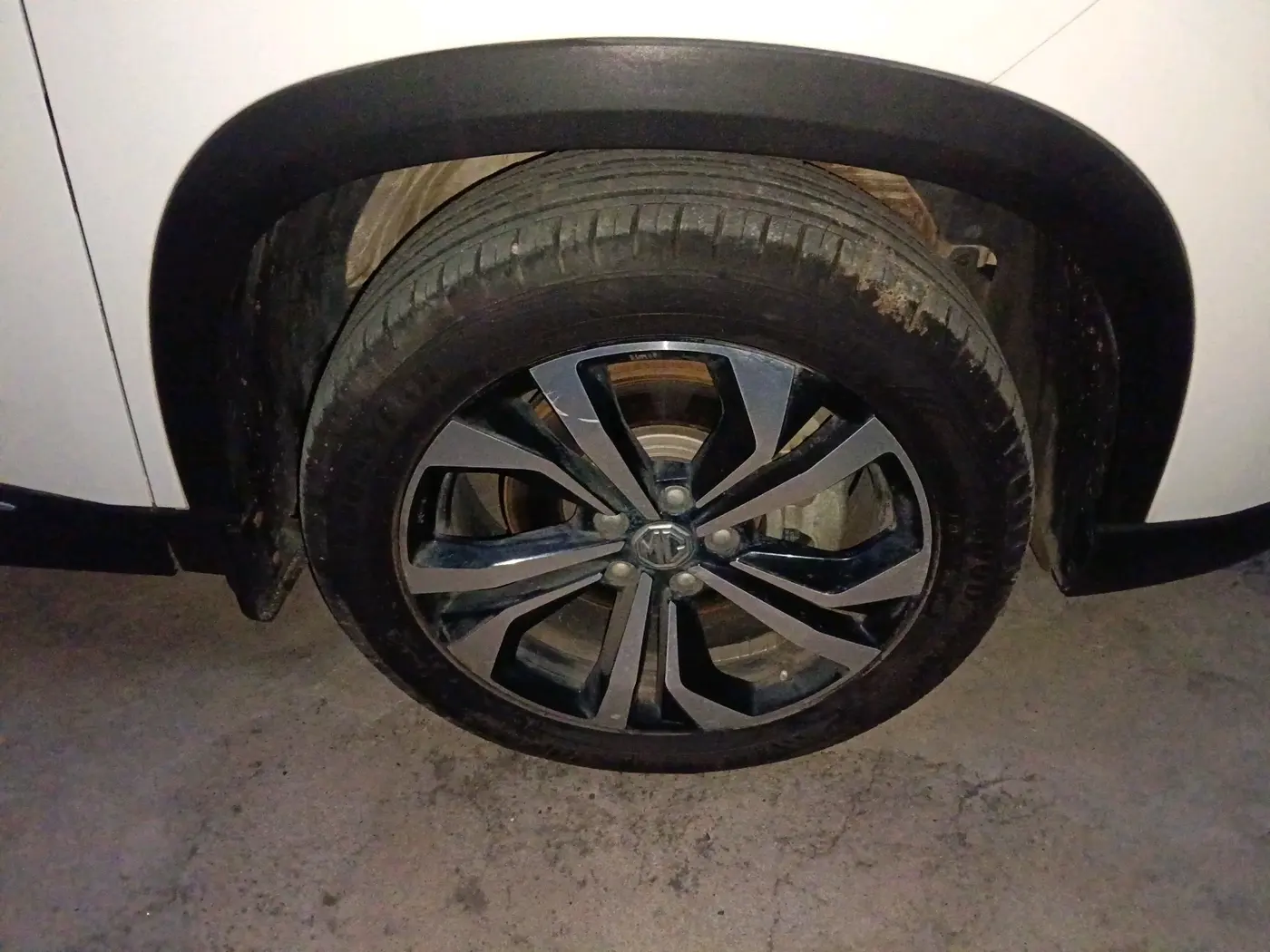 2023 MG HECTOR PLUS SHARP PRO 1.5 TURBO MT 7 STR, Petrol, Manual, 7,940 km, tyre
