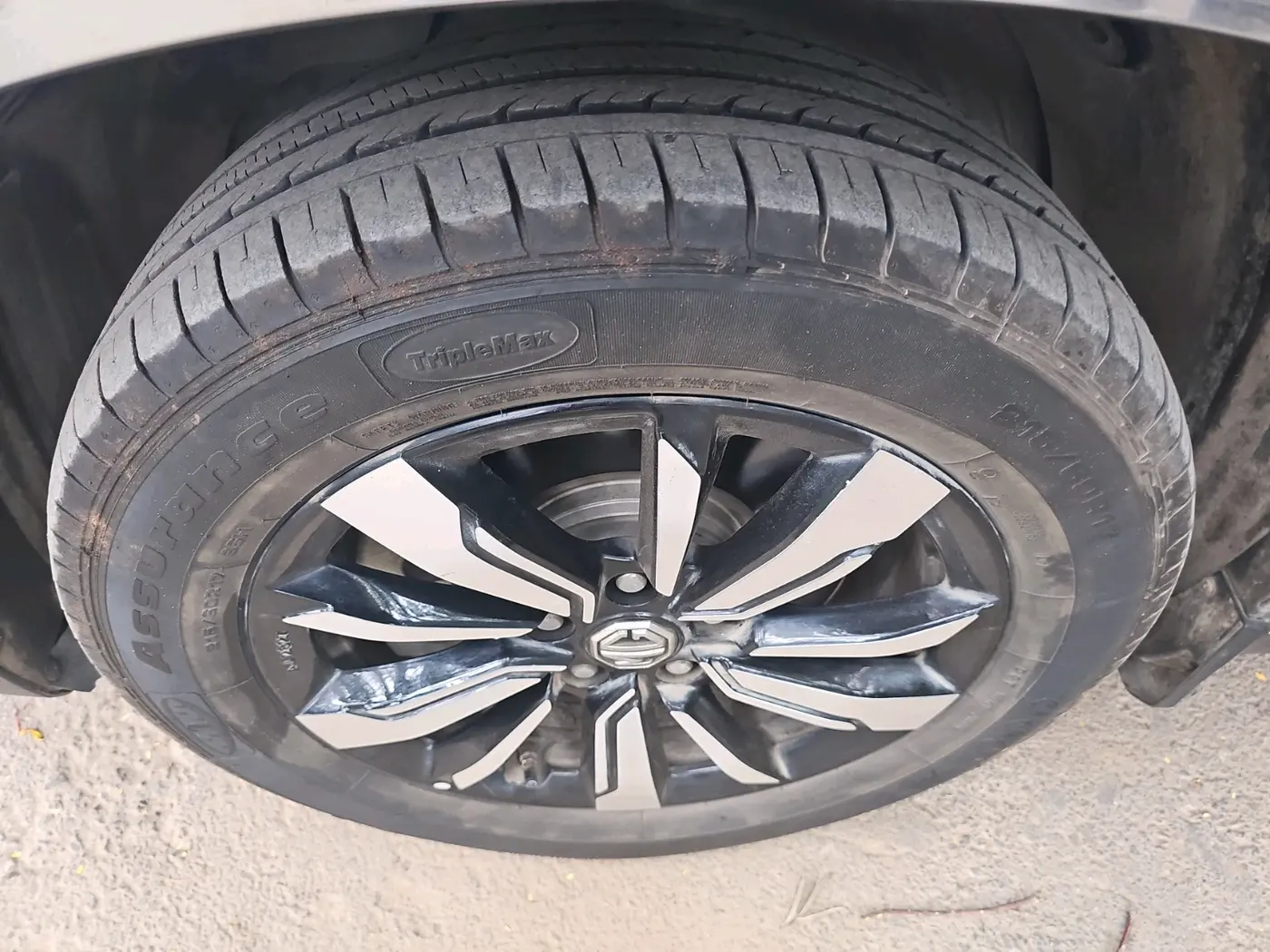 2020 MG HECTOR PLUS SHARP 1.5 PETROL TURBO DCT 6-STR, Petrol, Automatic, 29,404 km, tyre