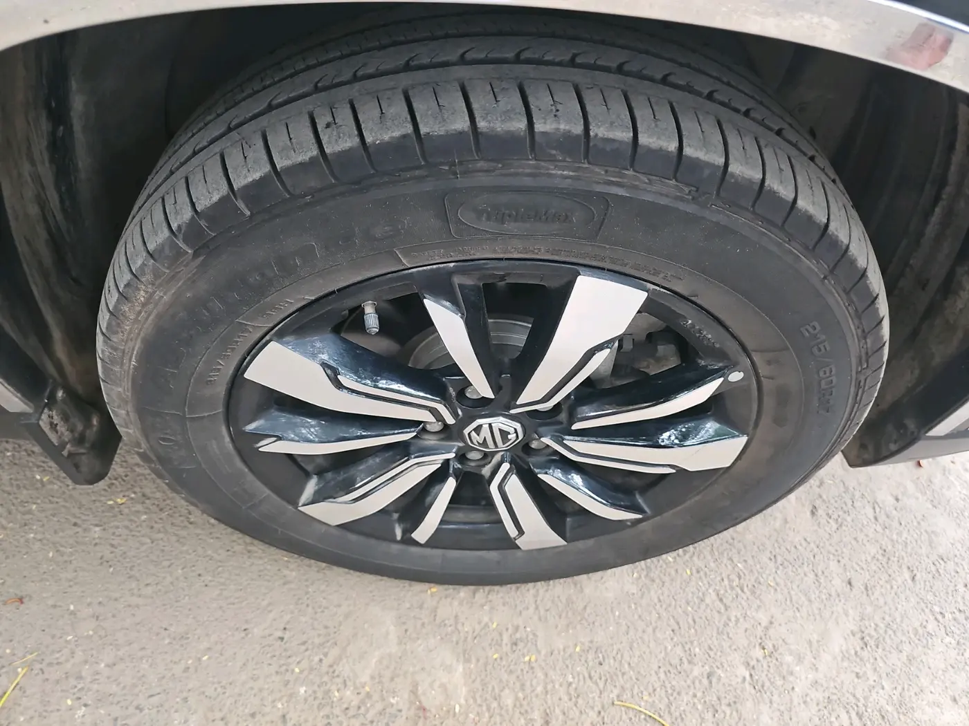 2020 MG HECTOR PLUS SHARP 1.5 PETROL TURBO DCT 6-STR, Petrol, Automatic, 29,404 km, tyre