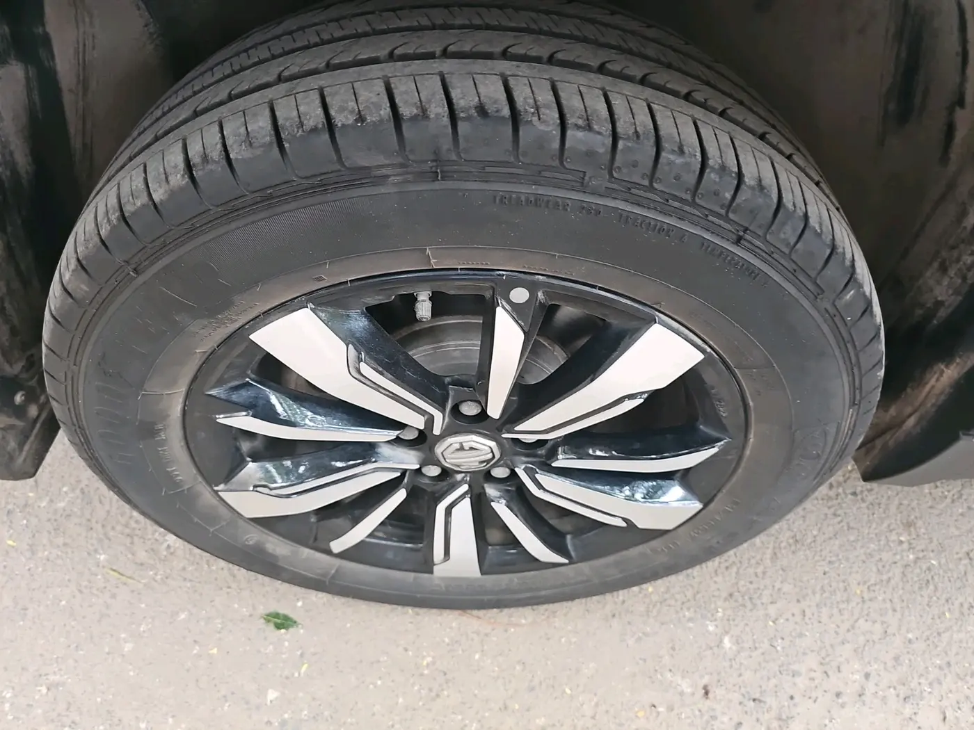 2020 MG HECTOR PLUS SHARP 1.5 PETROL TURBO DCT 6-STR, Petrol, Automatic, 29,404 km, tyre