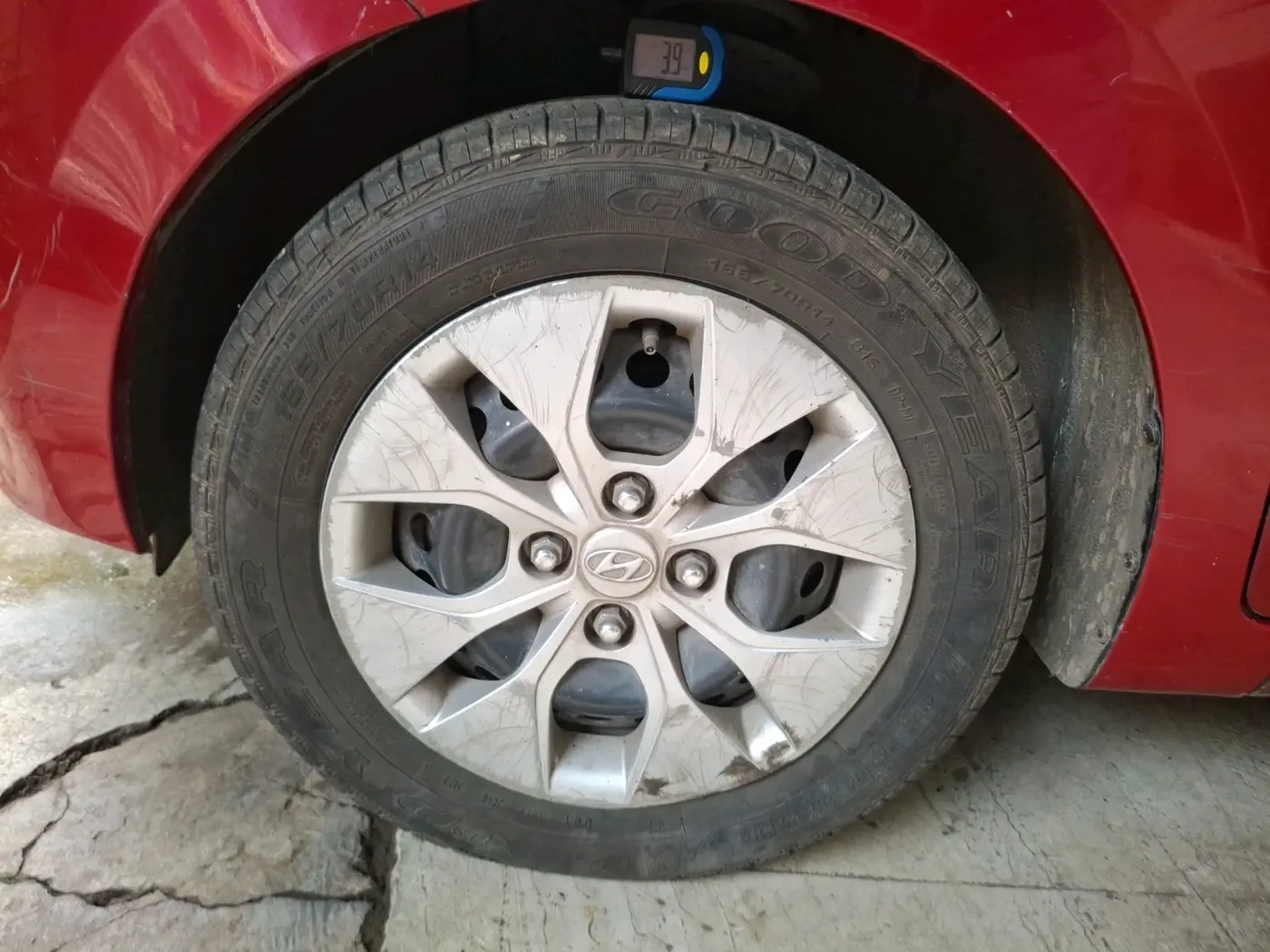 2014 Hyundai Xcent S 1.2, Petrol, Manual, 1,27,614 km, tyre