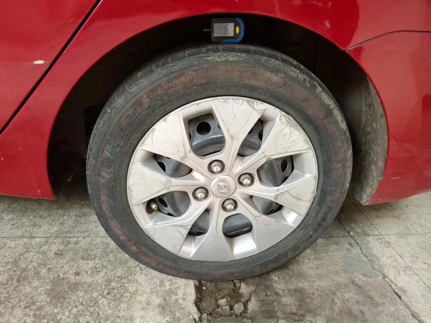 2014 Hyundai Xcent S 1.2, Petrol, Manual, 1,27,614 km, tyre