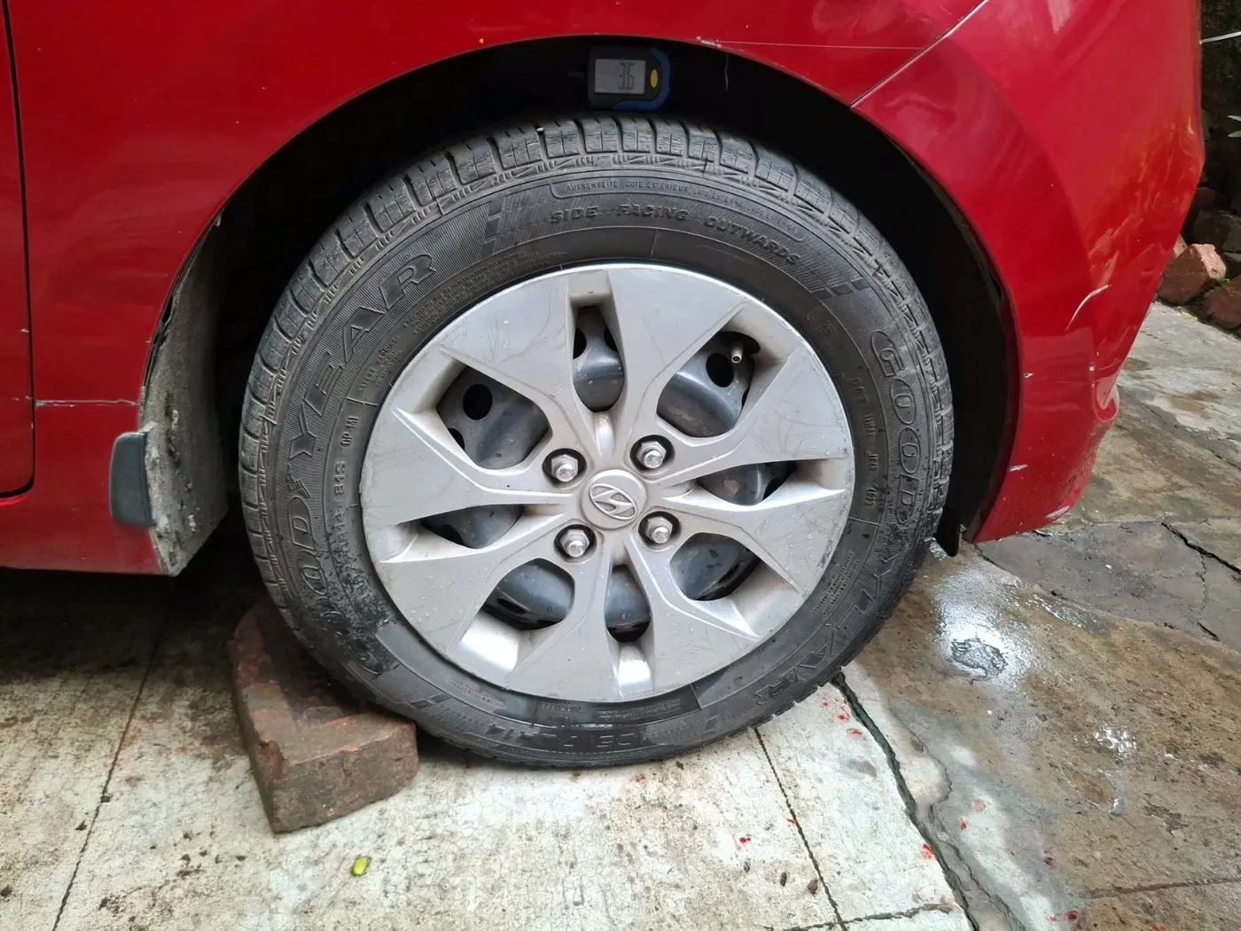 2014 Hyundai Xcent S 1.2, Petrol, Manual, 1,27,614 km, tyre