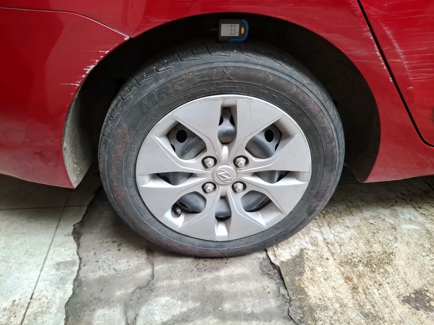 2014 Hyundai Xcent S 1.2, Petrol, Manual, 1,27,614 km, tyre