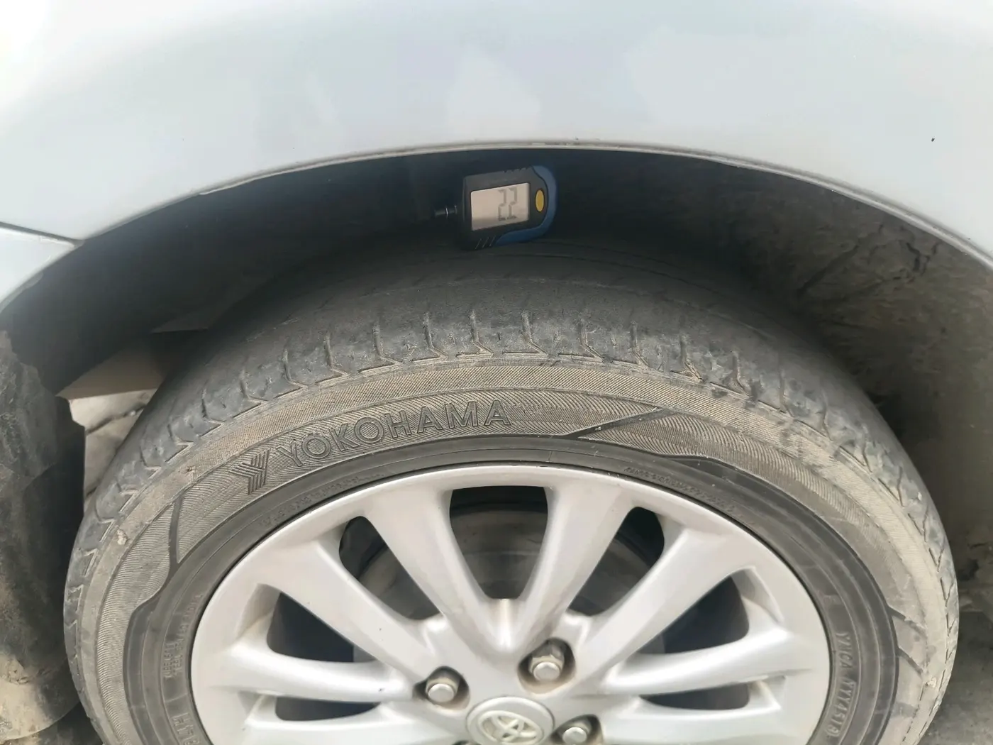2011 Toyota Etios V, Petrol, Manual, 1,44,100 km, tyre