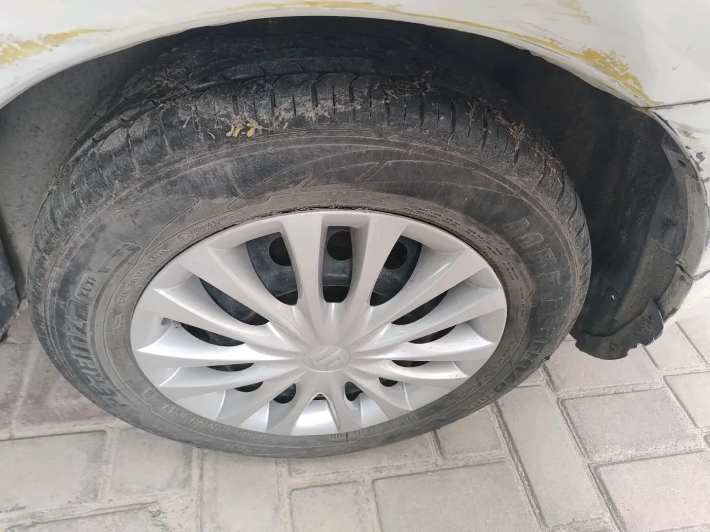 2011 Maruti SX4 VXI, CNG, Manual, 1,00,000 km, tyre