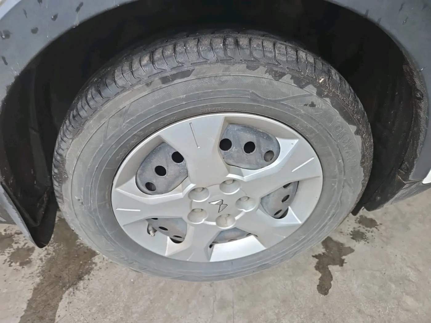 2022 Mahindra XUV300 W6 1.5 DIESEL AMT, Diesel, Automatic, 82,890 km, tyre