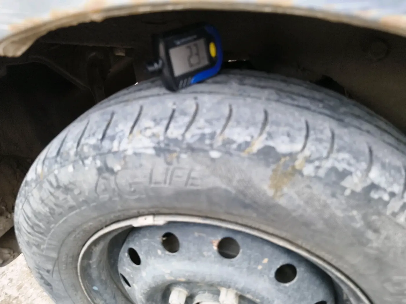 2013 Maruti A Star VXI (ABS) AT, CNG, Automatic, 92,807 km, tyre