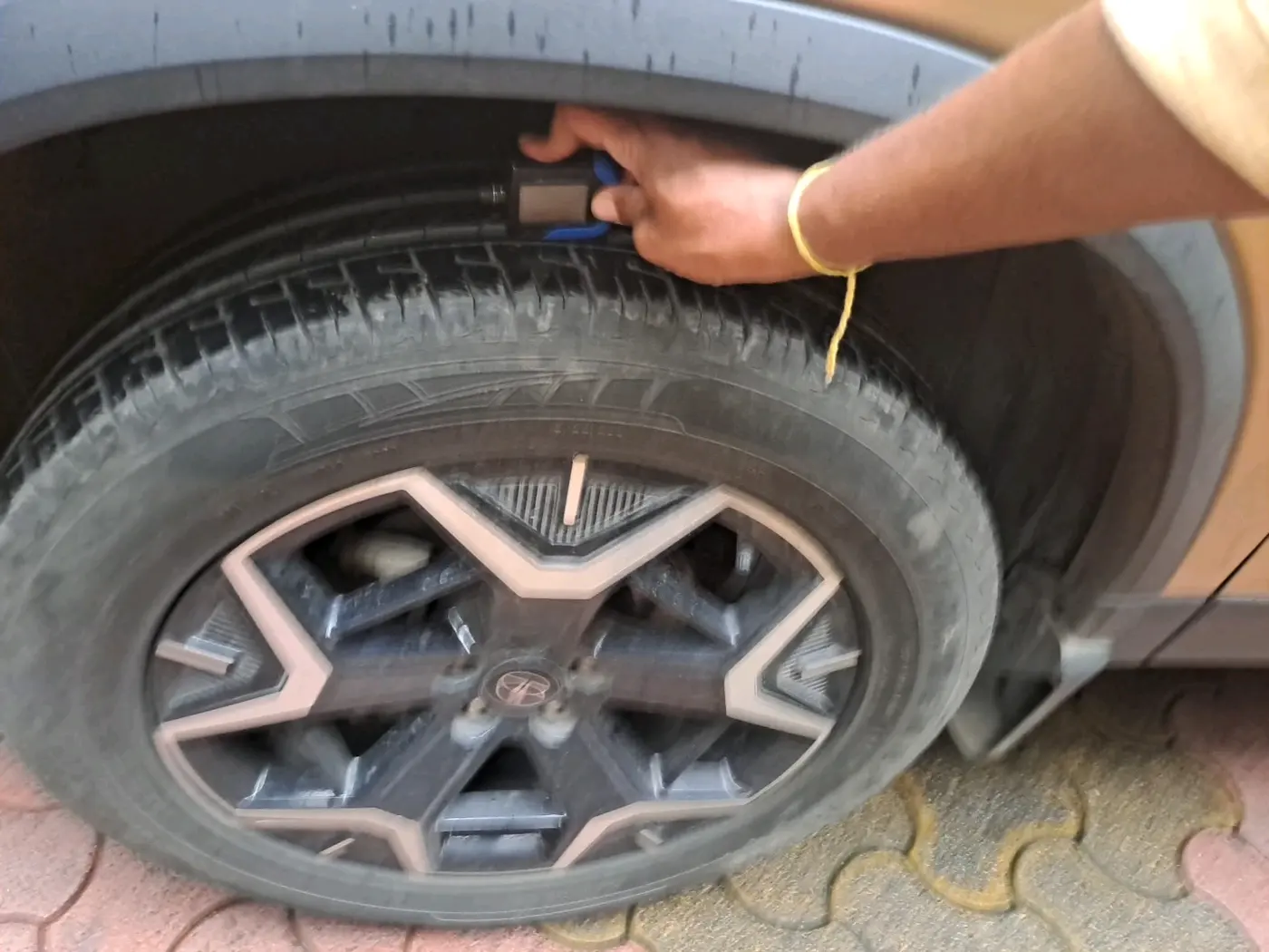2024 Tata Safari ACCOMPLISHED DUAL TONE, Diesel, Manual, 29,482 km, tyre