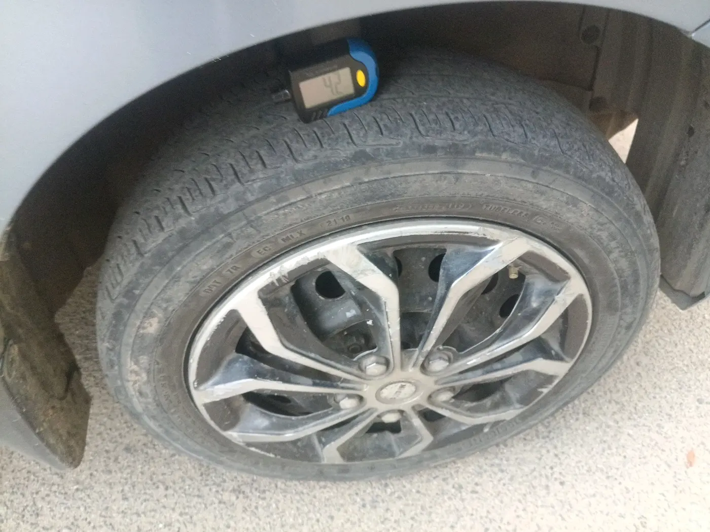 2014 Maruti Wagon R 1.0 VXI, Petrol, Manual, 98,050 km, tyre