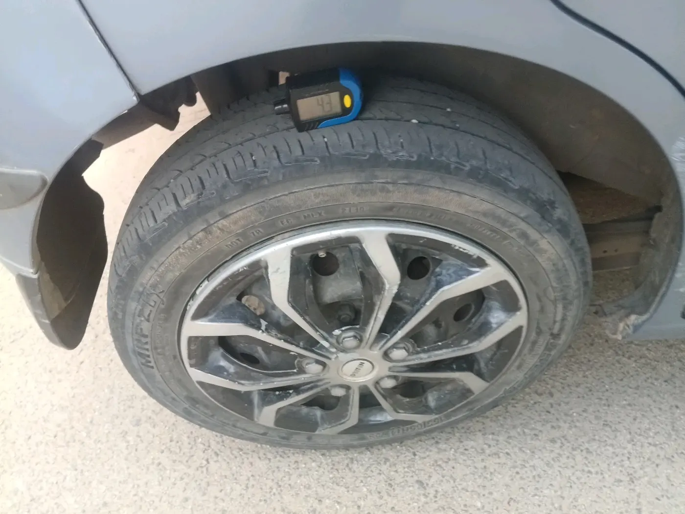 2014 Maruti Wagon R 1.0 VXI, Petrol, Manual, 98,050 km, tyre