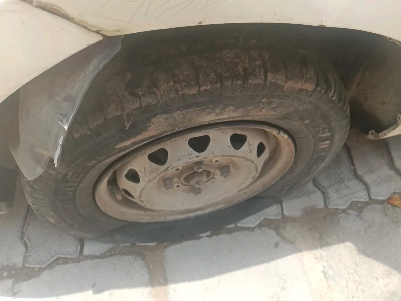 2013 Tata Indica Vista LX TDI, Diesel, Manual, 82,749 km, tyre