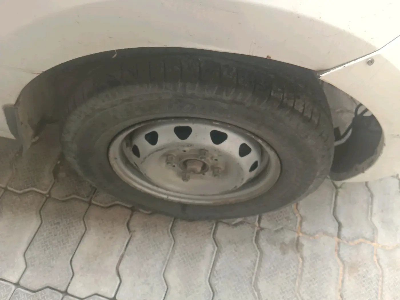 2013 Tata Indica Vista LX TDI, Diesel, Manual, 82,749 km, tyre