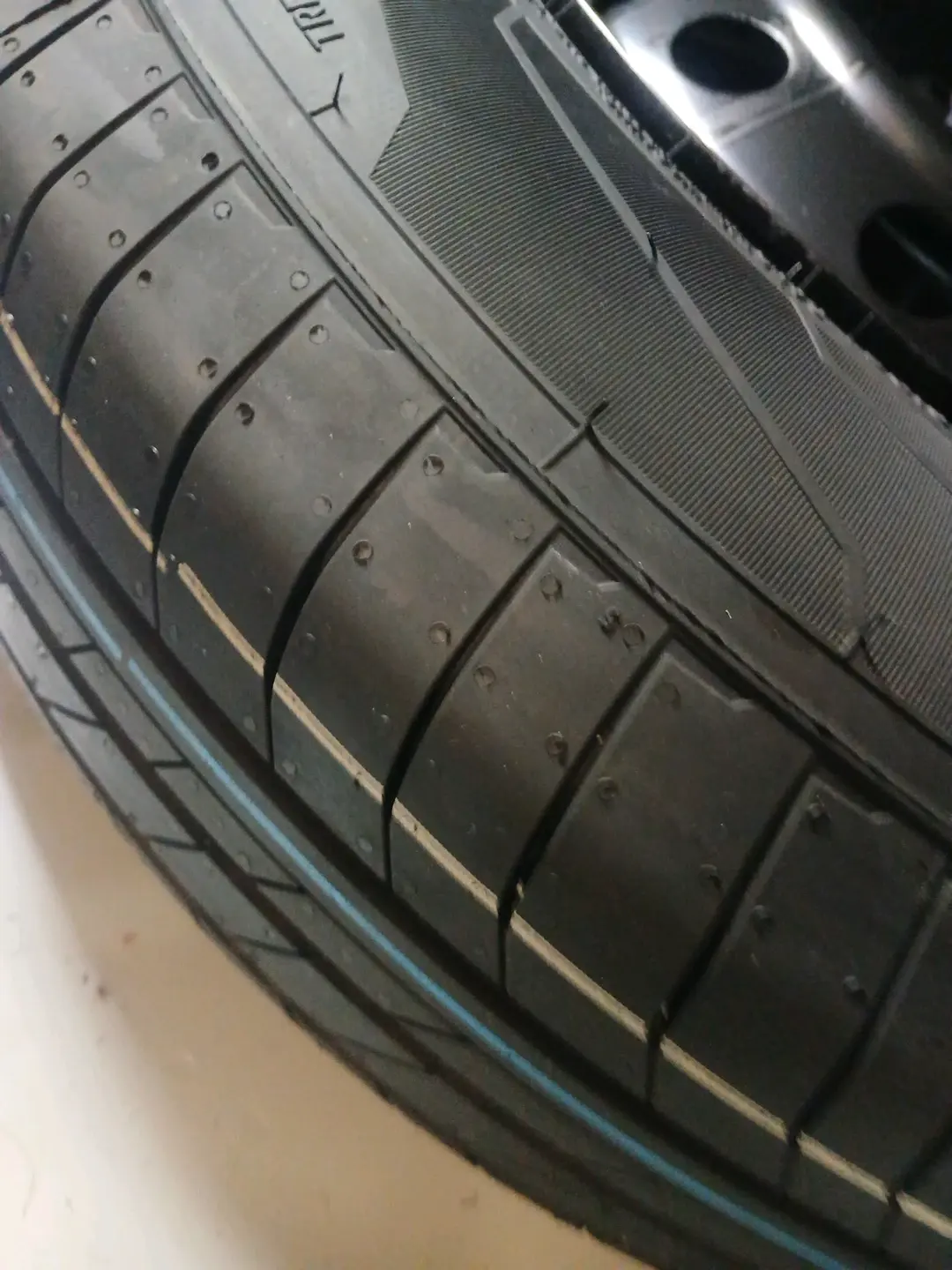 2025 Maruti Dzire ZXi Plus AMT, Petrol, Automatic, 8,038 km, tyre
