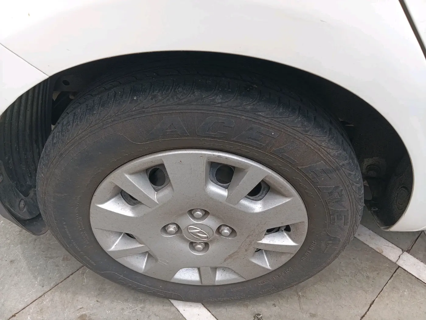 2013 Hyundai i20 MAGNA (O) 1.2, Petrol, Manual, 36,627 km, tyre