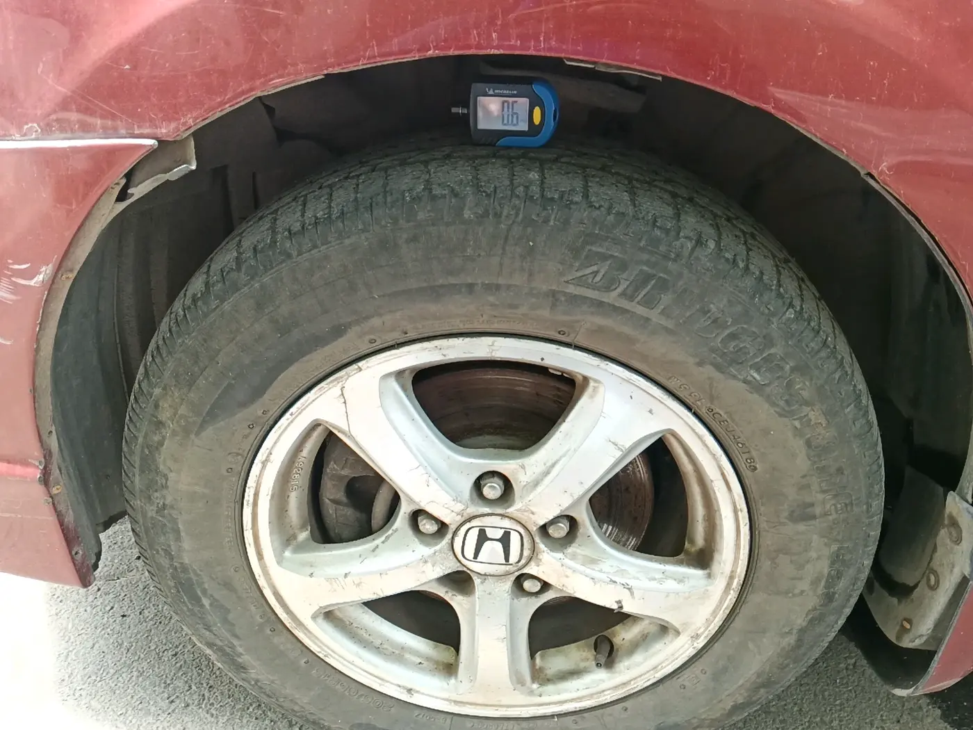 2012 Honda Civic 1.8L I-VTEC V MT, CNG, Manual, 1,32,252 km, tyre