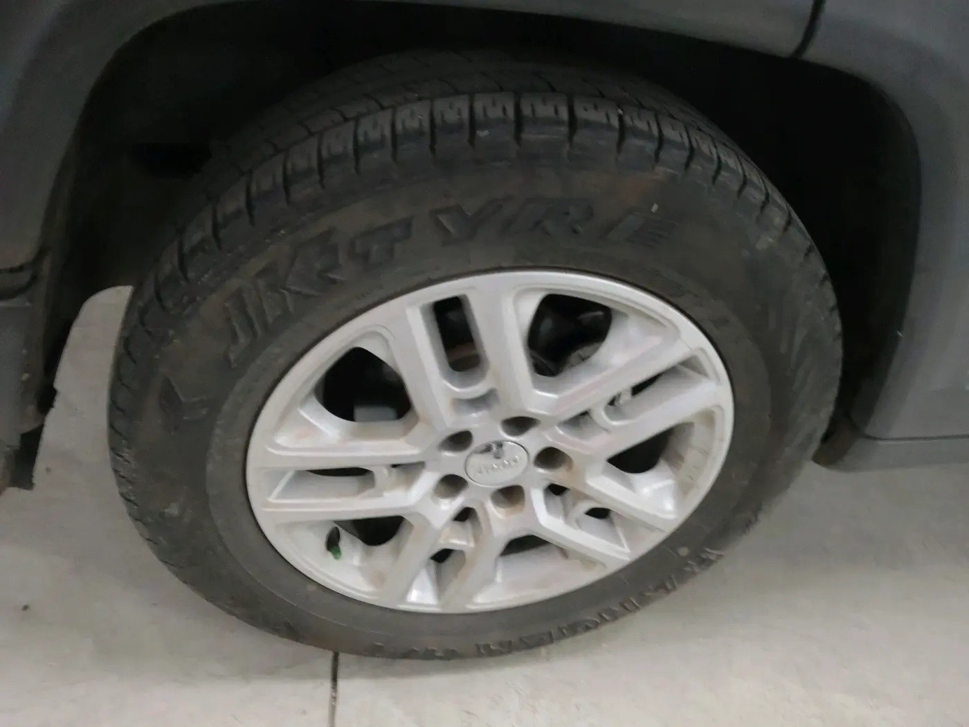 2017 Jeep Compass LIMITED 2.0 DIESEL 4X4, Diesel, Manual, 1,46,854 km, tyre