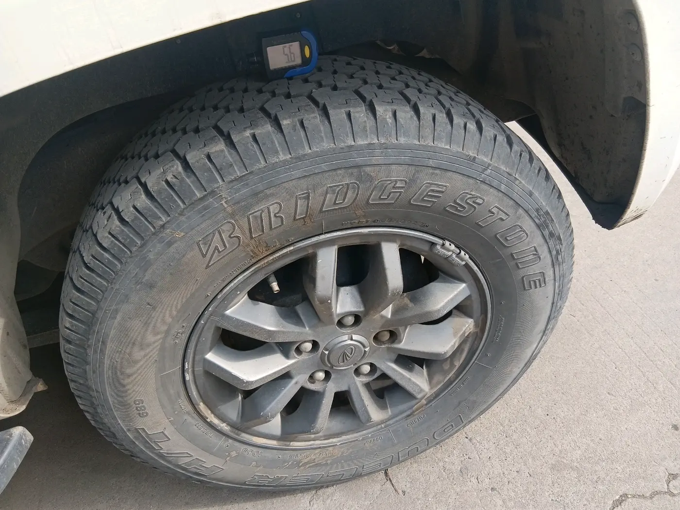 2017 Mahindra TUV300 T10, Diesel, Manual, 89,967 km, tyre