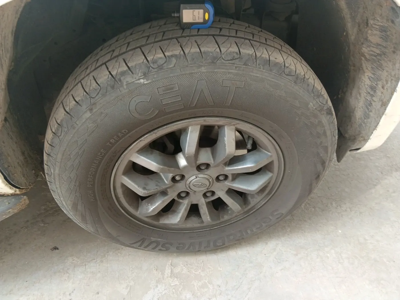2017 Mahindra TUV300 T10, Diesel, Manual, 89,967 km, tyre