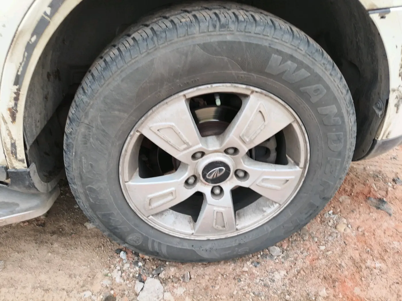 2012 Mahindra XUV500 W8, Diesel, Manual, 2,10,033 km, tyre