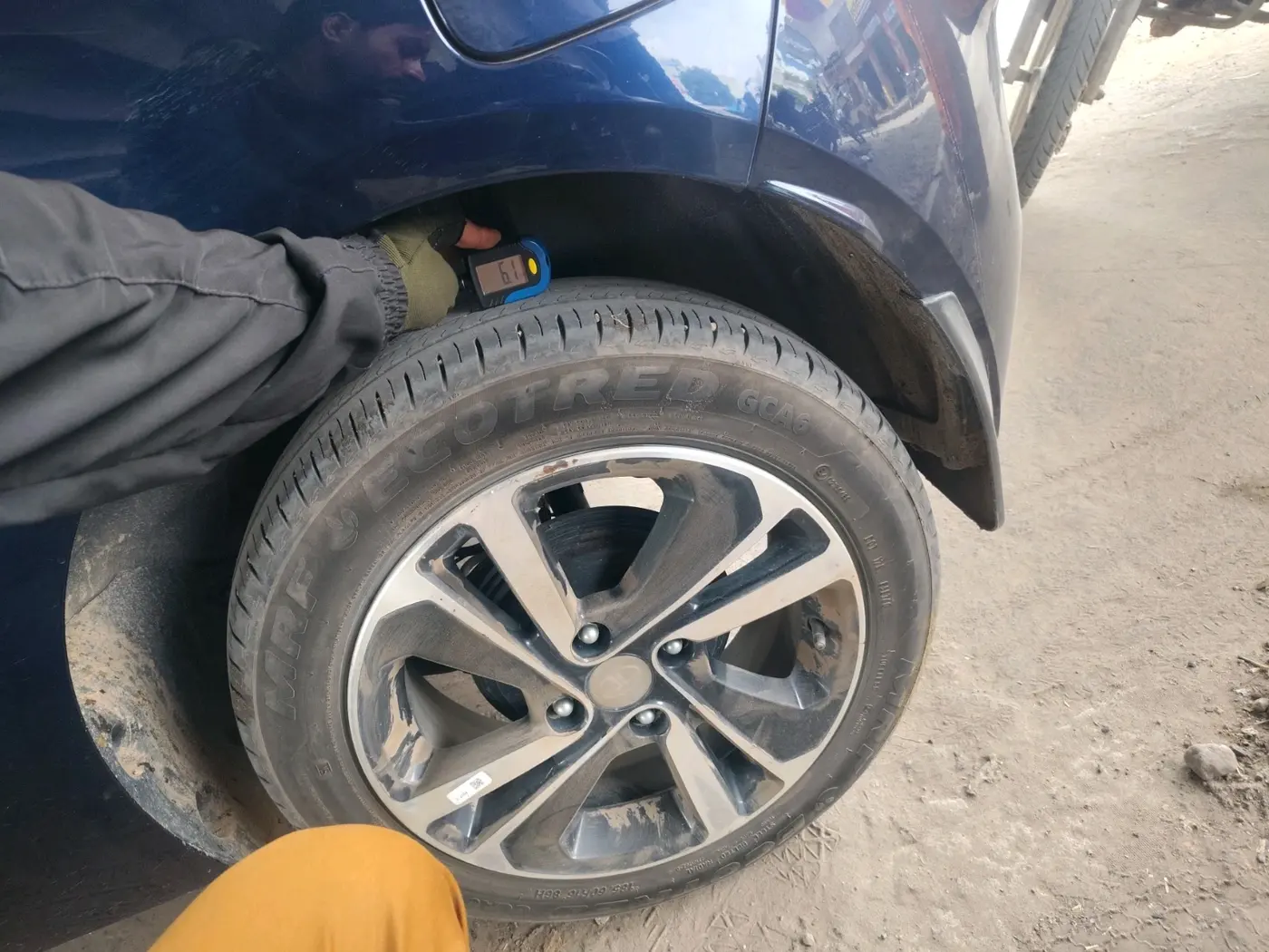 2025 Tata ALTROZ XZA Plus (S) Lux Petrol, Petrol, Automatic, 5,304 km, tyre