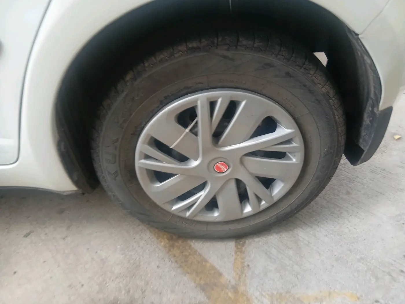 2011 Maruti Swift VDI, Diesel, Manual, 1,01,032 km, tyre