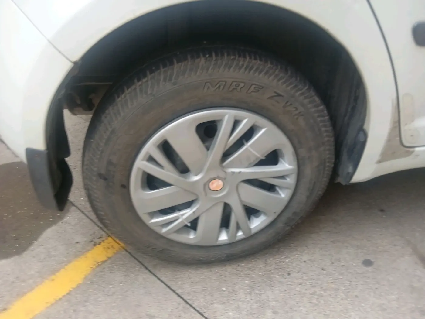 2011 Maruti Swift VDI, Diesel, Manual, 1,01,032 km, tyre