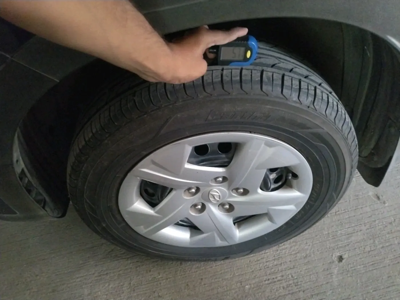 2022 Hyundai VENUE S 1.2, Petrol, Manual, 66,019 km, tyre