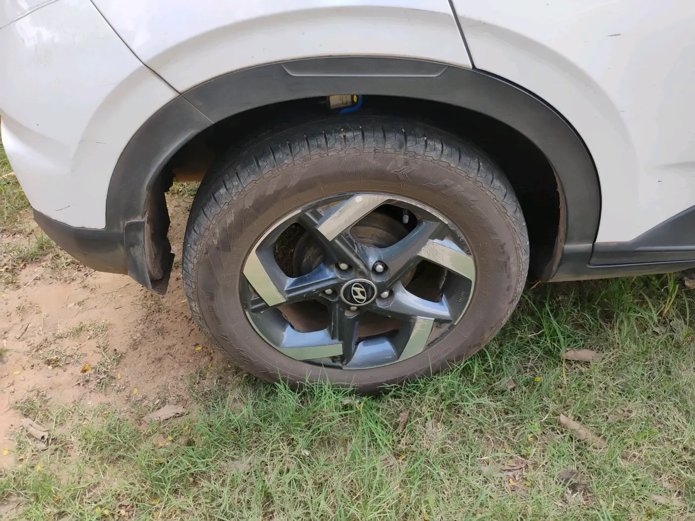 2019 Hyundai VENUE SX 1.0 TURBO, Petrol, Manual, 1,15,532 km, tyre