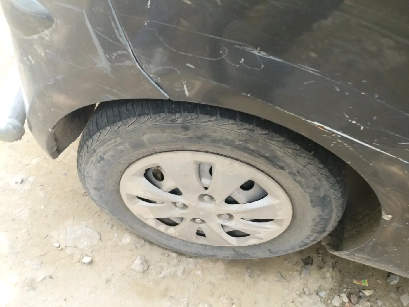 2011 Hyundai i10 ERA 1.1, CNG, Manual, 1,26,717 km, tyre