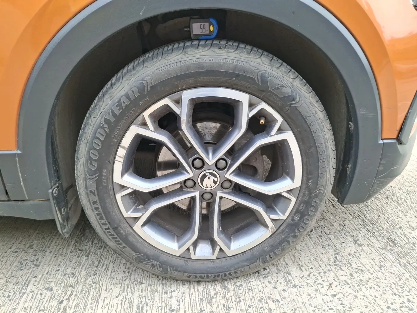 2021 Skoda KUSHAQ STYLE 1.0L TSI AT, Petrol, Automatic, 30,094 km, tyre