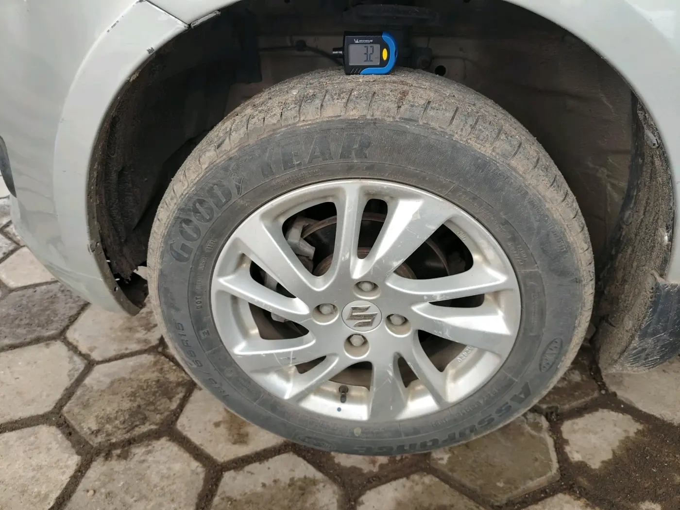 2011 Maruti Swift ZXI, Petrol, Manual, 77,481 km, tyre