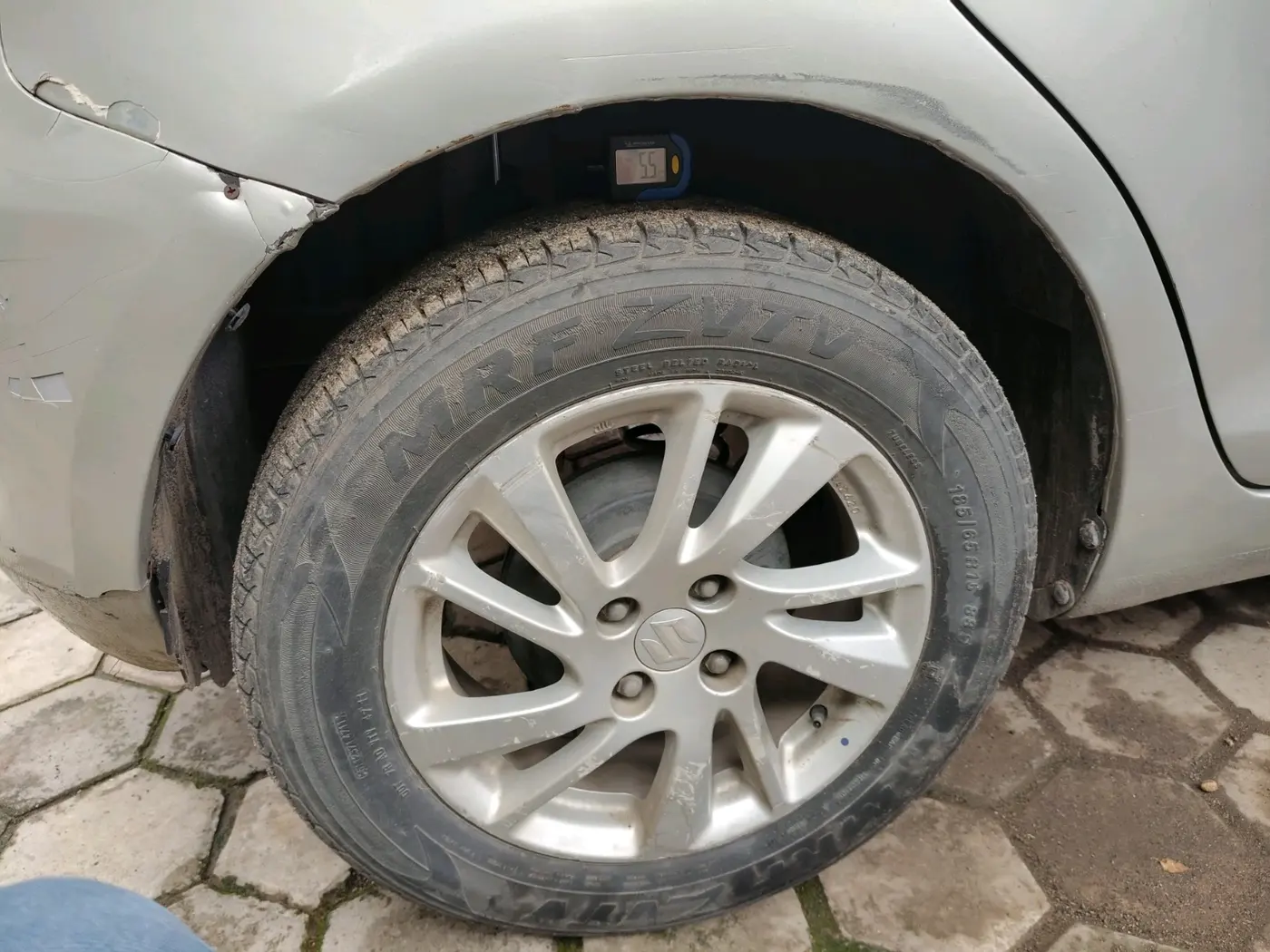 2011 Maruti Swift ZXI, Petrol, Manual, 77,481 km, tyre
