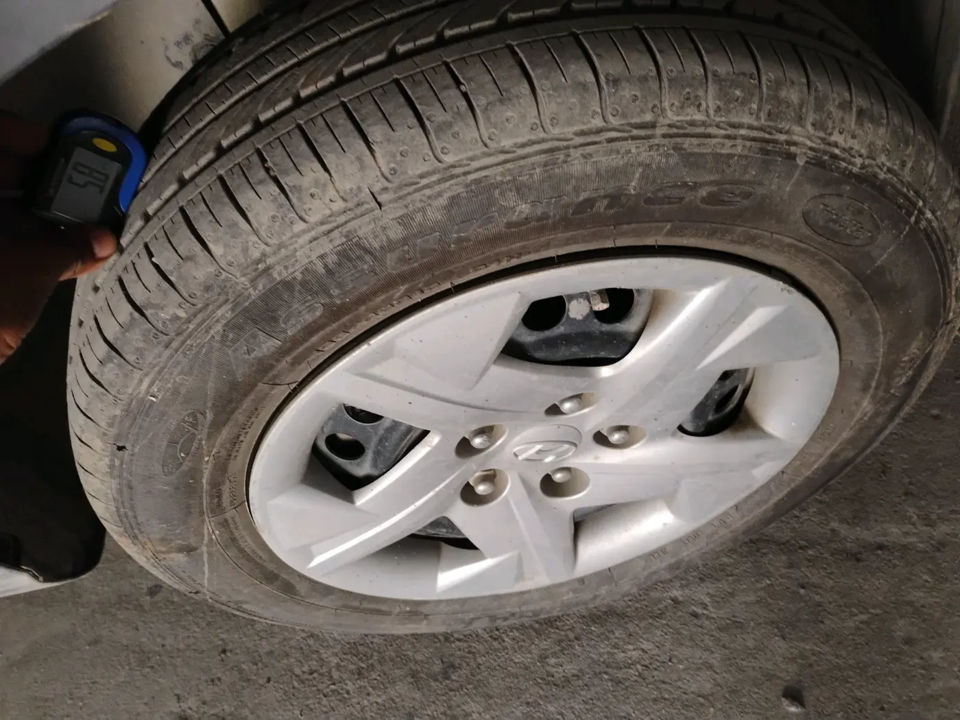 2020 Hyundai VENUE S 1.2, Petrol, Manual, 40,348 km, tyre
