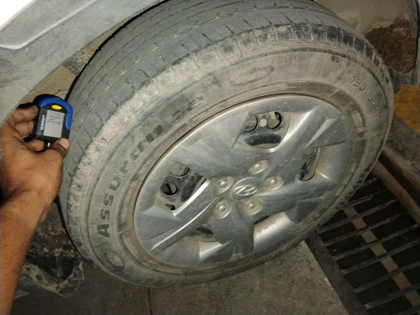 2020 Hyundai VENUE S 1.2, Petrol, Manual, 40,348 km, tyre