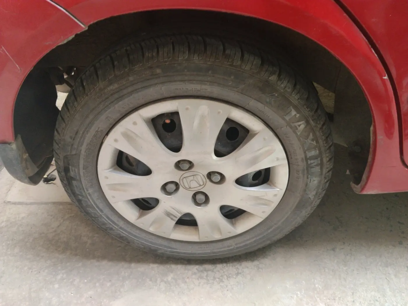 2013 Honda Brio S MT, Petrol, Manual, 63,381 km, tyre