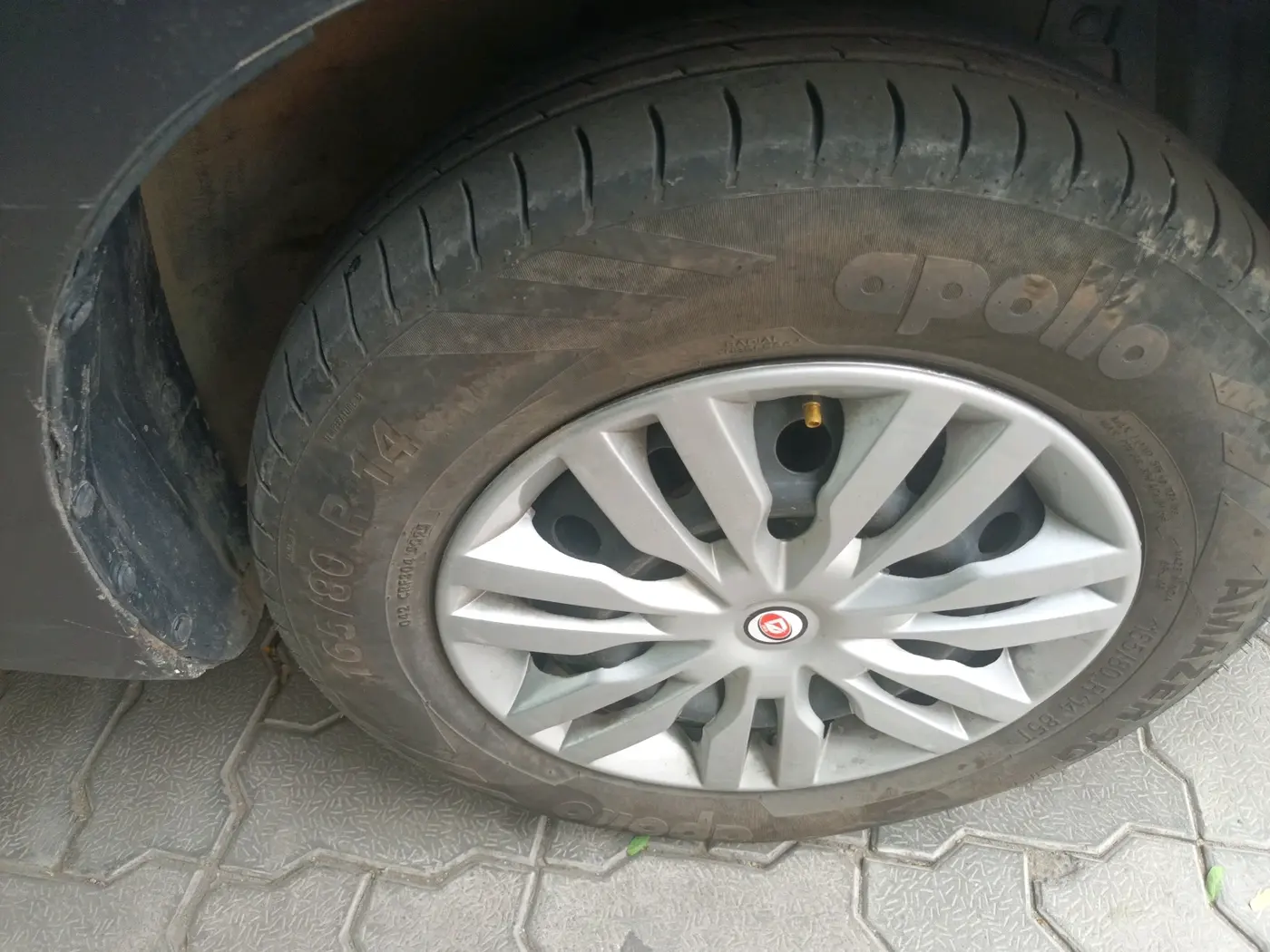2016 Maruti Swift VDI ABS, Diesel, Manual, 2,30,037 km, tyre