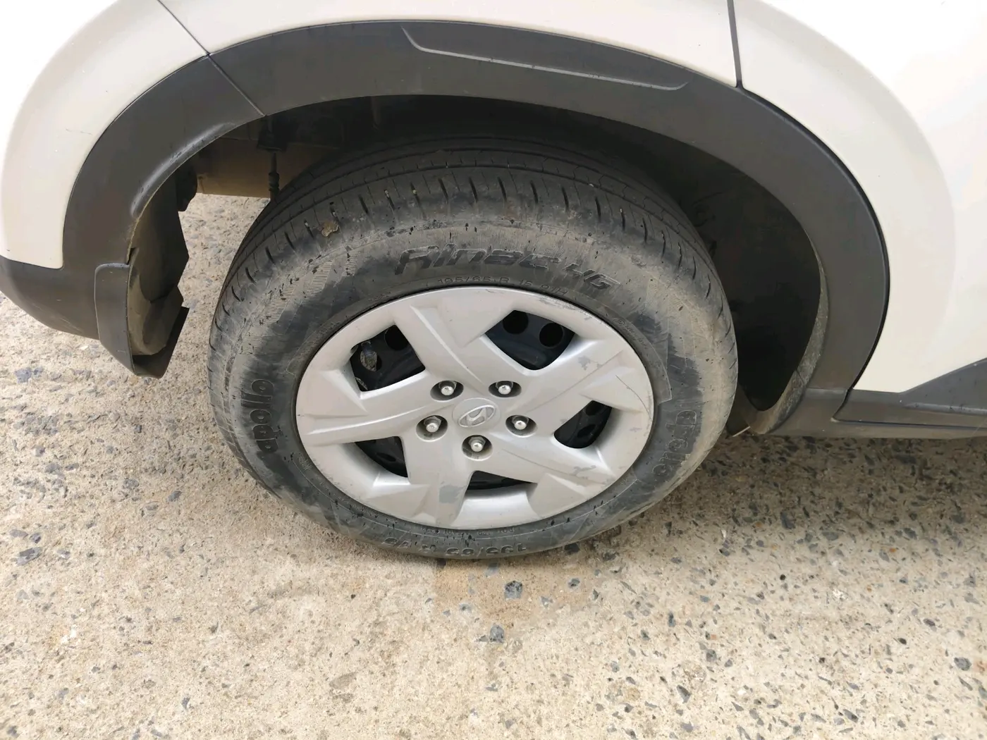 2019 Hyundai VENUE S 1.2, Petrol, Manual, 94,152 km, tyre
