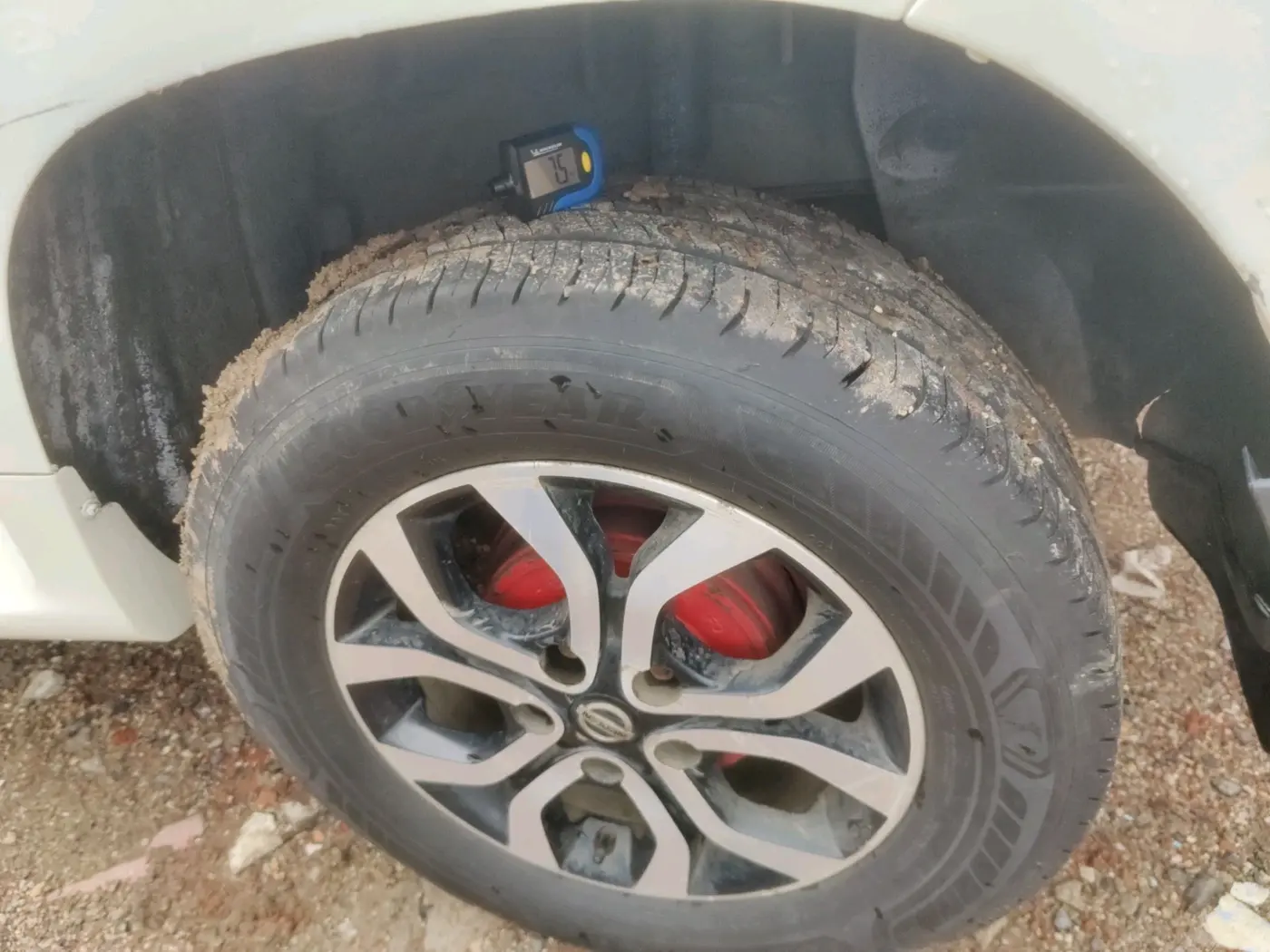 2015 Nissan Terrano XL D PLUS, Diesel, Manual, 1,25,590 km, tyre