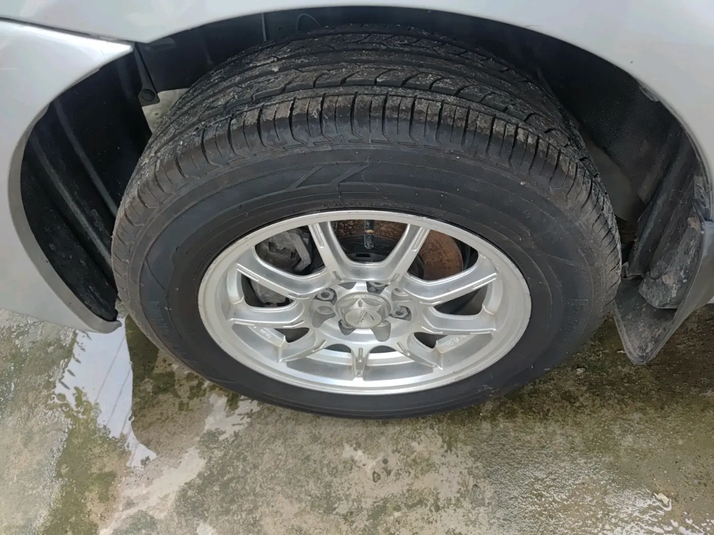 2012 Toyota Etios Liva G, Petrol, Manual, 30,205 km, tyre